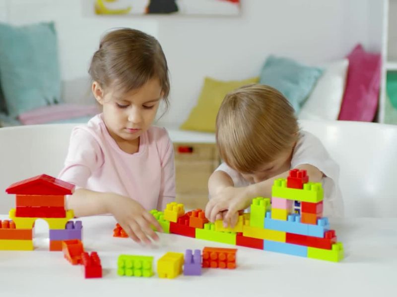 Razvoj igračaka pomaže deci u usvajanju pamćenja, pažnje i veština rešavanja problema.